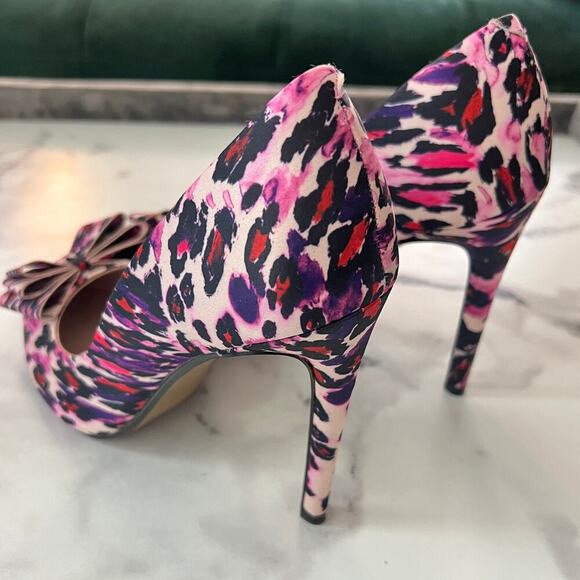 NEW Betsey Johnson Prince-P Leopard Bow D'Orsay Heels Size 8 - Picture 6 of 9